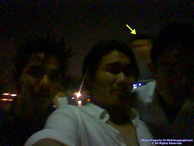 4th Head When 3 Persons Taking Photo?